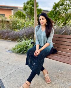 Kavya Shetty Instagram - From my phone , with luv 🖤

Ootd @roohmeofficial