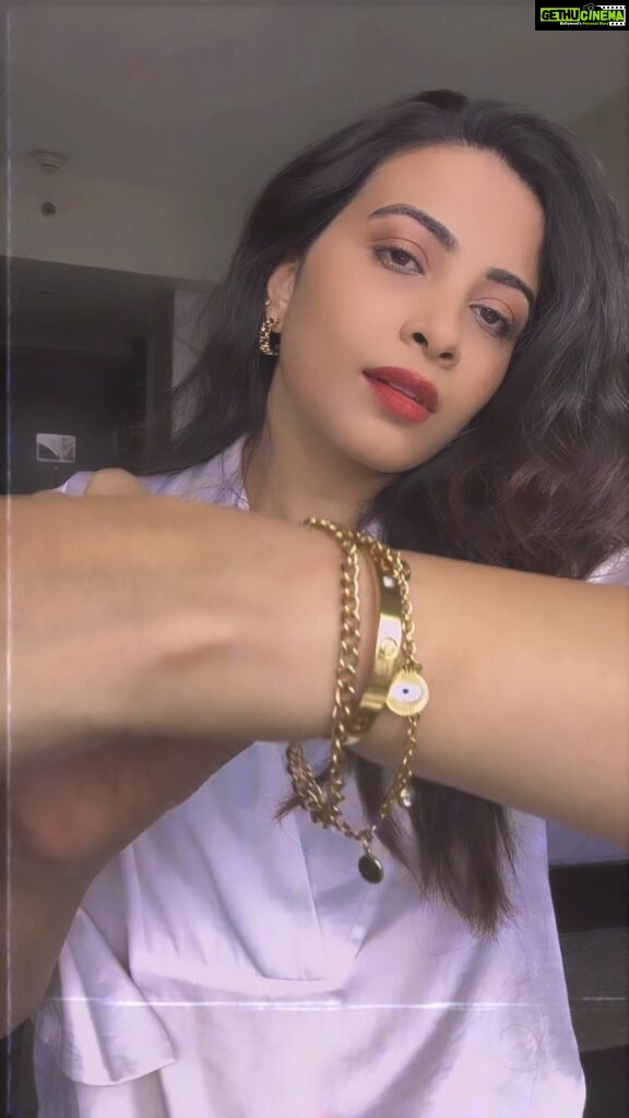 Kavya Shetty Instagram - Adding jewelry is an easy way to take your outfit from ordinary to extraordinary 💍✨ Tried these cute trending jewelry from @thecactistore . Elevate your look with stunning jewelry pieces today ! Check out their website www.thecactistore.com . #cacti #jewelry #antitarnish #waterproofjewelry #stylewithcacti