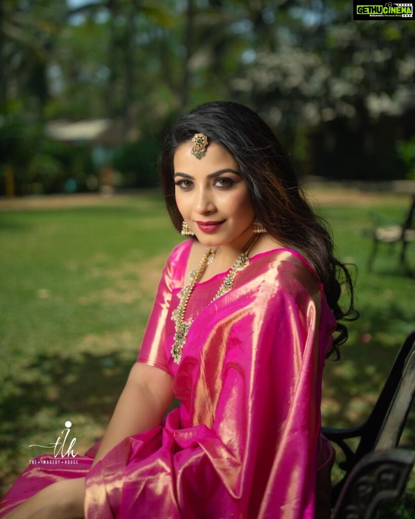 Kavya Shetty Instagram - 𝑮𝒊𝒗𝒆𝒂𝒘𝒂𝒚 𝑨𝒍𝒆𝒓𝒕 😍💖 This UGADI, celebrate with Muhurtha! We would love to see how you’re celebrating this festive season. Share your Ugadi moments with us using #UgadiWithMuhurtha and one lucky winner gets a chance to win a saree from Muhurtha! ❤ Get creative and share your pictures and Videos with us on your Ugadi moments. How to enter? 1. Follow @muhurthaworld and @kavyashettyofficial 2.Tag 3 friends asking to participate in the contest and follow us (only working accounts) 3.Share your Ugadi moments with us using #UgadiWithMuhurtha -Accounts created just for giveaway purpose will not qualify. -Giveaway valid across the world -1 lucky winner will be chosen and the winner will be announced on 23rd March. Stay Tuned❤ Shot @theimageryhouse Styling @styledbyzoya_ Jewellery @bcos_its_silver Make Up @makeoverby_kavyamalnad Hair @hairstylistchaithra Blouse @prati_bimba_ PR @dimple_raj @epyhreverse Bangalore, India