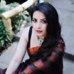 Kavya Shetty Instagram - When unsure about what to wear, drape a saree 😇 I am wearing a Handloom Linen Saree from @utpaladesigns which is breathable and comfortable for all summer occasions ❤️ #handloomsaree #utpaladesigns VC @theimageryhouse Styling @styledbyzoya_ Jewellery @bcos_its_silver Make Up @makeoverby_kavyamalnad Hair @hairstylistchaithra PR @dimple_raj @epyhreverse Bangalore, India