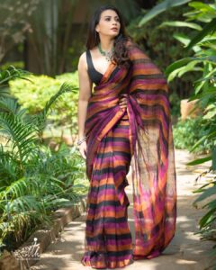 Kavya Shetty Instagram - Summer Favourite 🤩🔥 

I am wearing a Handloom Linen Saree from @utpaladesigns which is breathable and comfortable for all summer occasions ❤️
#handloomsaree #utpaladesigns 

Click @theimageryhouse 
Styling @styledbyzoya_ 
Jewellery @bcos_its_silver 
Make Up @makeoverby_kavyamalnad
Hair @hairstylistchaithra
PR @dimple_raj @epyhreverse
📍 @holidayvillageblr.resort
