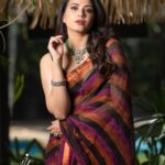 Kavya Shetty Instagram - Summer Favourite 🤩🔥 I am wearing a Handloom Linen Saree from @utpaladesigns which is breathable and comfortable for all summer occasions ❤️ #handloomsaree #utpaladesigns Click @theimageryhouse Styling @styledbyzoya_ Jewellery @bcos_its_silver Make Up @makeoverby_kavyamalnad Hair @hairstylistchaithra PR @dimple_raj @epyhreverse 📍 @holidayvillageblr.resort Bangalore, India