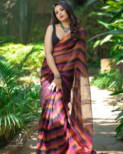 Kavya Shetty Instagram - Summer Favourite 🤩🔥 

I am wearing a Handloom Linen Saree from @utpaladesigns which is breathable and comfortable for all summer occasions ❤️
#handloomsaree #utpaladesigns 

Click @theimageryhouse 
Styling @styledbyzoya_ 
Jewellery @bcos_its_silver 
Make Up @makeoverby_kavyamalnad
Hair @hairstylistchaithra
PR @dimple_raj @epyhreverse
📍 @holidayvillageblr.resort