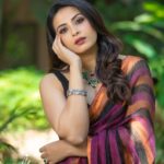 Kavya Shetty Instagram - Summer Favourite 🤩🔥 I am wearing a Handloom Linen Saree from @utpaladesigns which is breathable and comfortable for all summer occasions ❤️ #handloomsaree #utpaladesigns Click @theimageryhouse Styling @styledbyzoya_ Jewellery @bcos_its_silver Make Up @makeoverby_kavyamalnad Hair @hairstylistchaithra PR @dimple_raj @epyhreverse 📍 @holidayvillageblr.resort Bangalore, India
