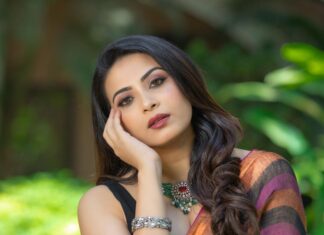Kavya Shetty Instagram - Summer Favourite 🤩🔥 I am wearing a Handloom Linen Saree from @utpaladesigns which is breathable and comfortable for all summer occasions ❤️ #handloomsaree #utpaladesigns Click @theimageryhouse Styling @styledbyzoya_ Jewellery @bcos_its_silver Make Up @makeoverby_kavyamalnad Hair @hairstylistchaithra PR @dimple_raj @epyhreverse 📍 @holidayvillageblr.resort Bangalore, India