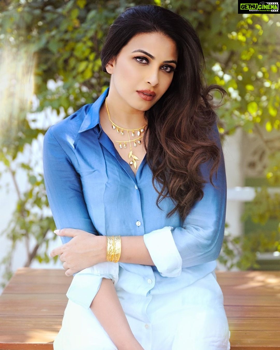 Kavya Shetty Instagram - 💙💙💙 Photo @jimmynomula Creative Producer @ramugajjala Digitec @rjrachastoryteller Styling @smitha_prakash19 Outfit @tvarusstudio Jewellery @jewelboxbyarnav Makeup @makeupby_chandana_amaravadi Hair @glamupwithrohini Location @olivebistrohyd