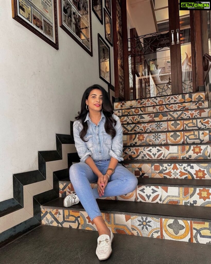 Kavya Shetty Instagram - Self care is how you take your power back 😇 Take this as your sign to treat yourself ♥️ Had the best time as always @bodycraftspasalon in Lavelle Road - BENGALURU for the most relaxing cut , colour and mani -pedi . 📍 @bodycraftspasalon, Lavelle Road Haircut & Styling @lun.hauzel Mani - pedi with Opi #hosted #bodycraft #bangalore #beauty #salon Bodycraft Spa & Salon