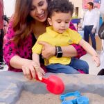 Kishwer Merchant Instagram – That’s how you play with sand Mumma 🤷‍♀️🤦‍♀️🙄🙈🤣🤣