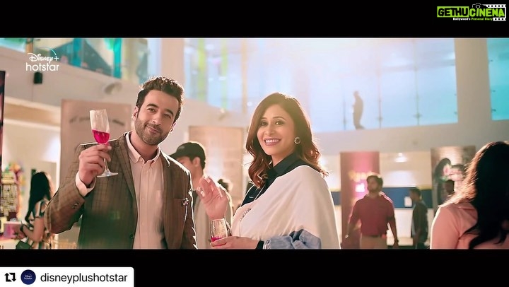 Kishwer Merchant Instagram - Look who's Here with a New Show #dearishqonhotstar starting from the 26th jan only on @disneyplushotstar @thisisravinder @sehban_azim @niyatifatnani @punitt.tejwani ❤️
