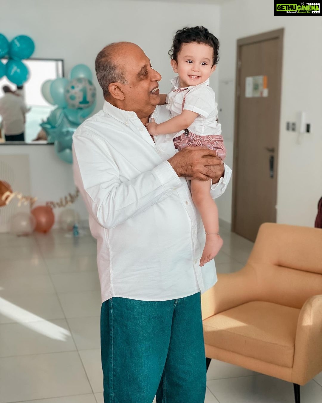Kishwer Merchant Instagram - Wishing Nirvair ke Na-Nu a very happy birthday ❤️😇🧿 To more and more walks , garden visits , moon watching , padhai likhai , high fives and kisses ⭐️