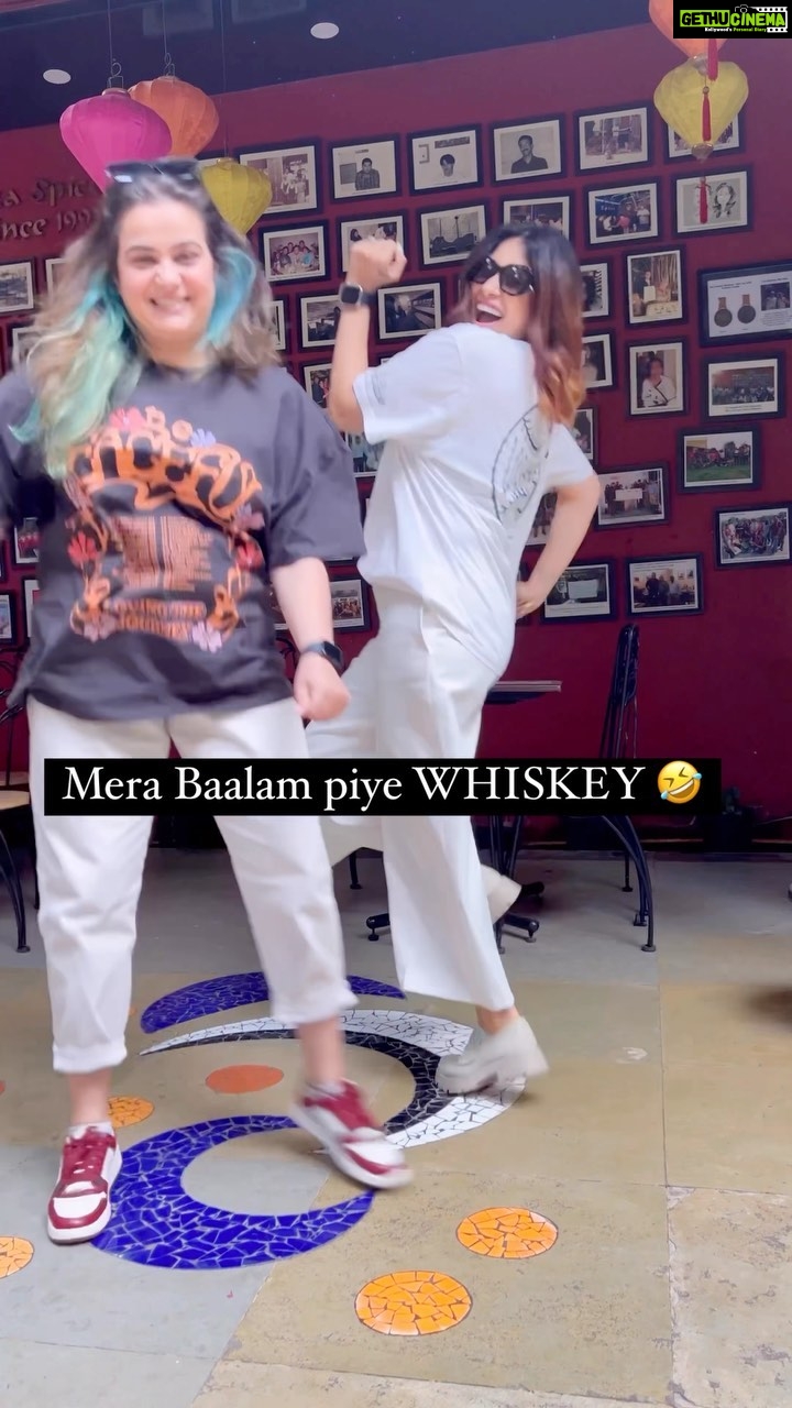 Kishwer Merchant Instagram - 🤣🤣🤣🤣🤣🤣🤣🤣🤣🤣🤣🤣 canttttttttttt You caption This 🥂