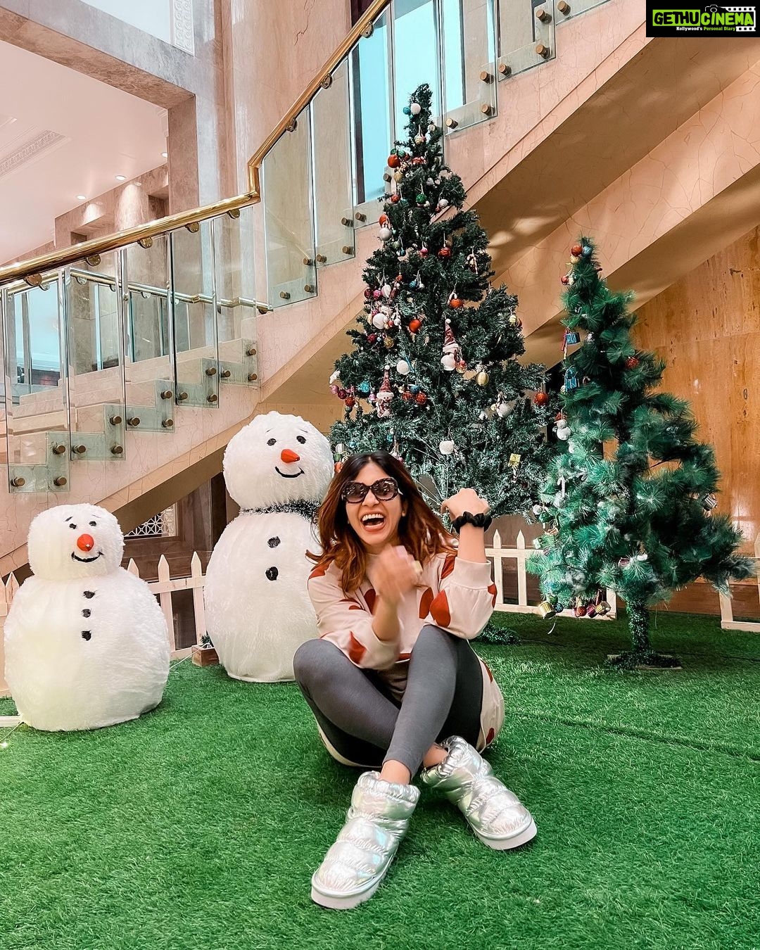 Kishwer Merchant Instagram - Still Singing Christmas Carols ⭐️🥂