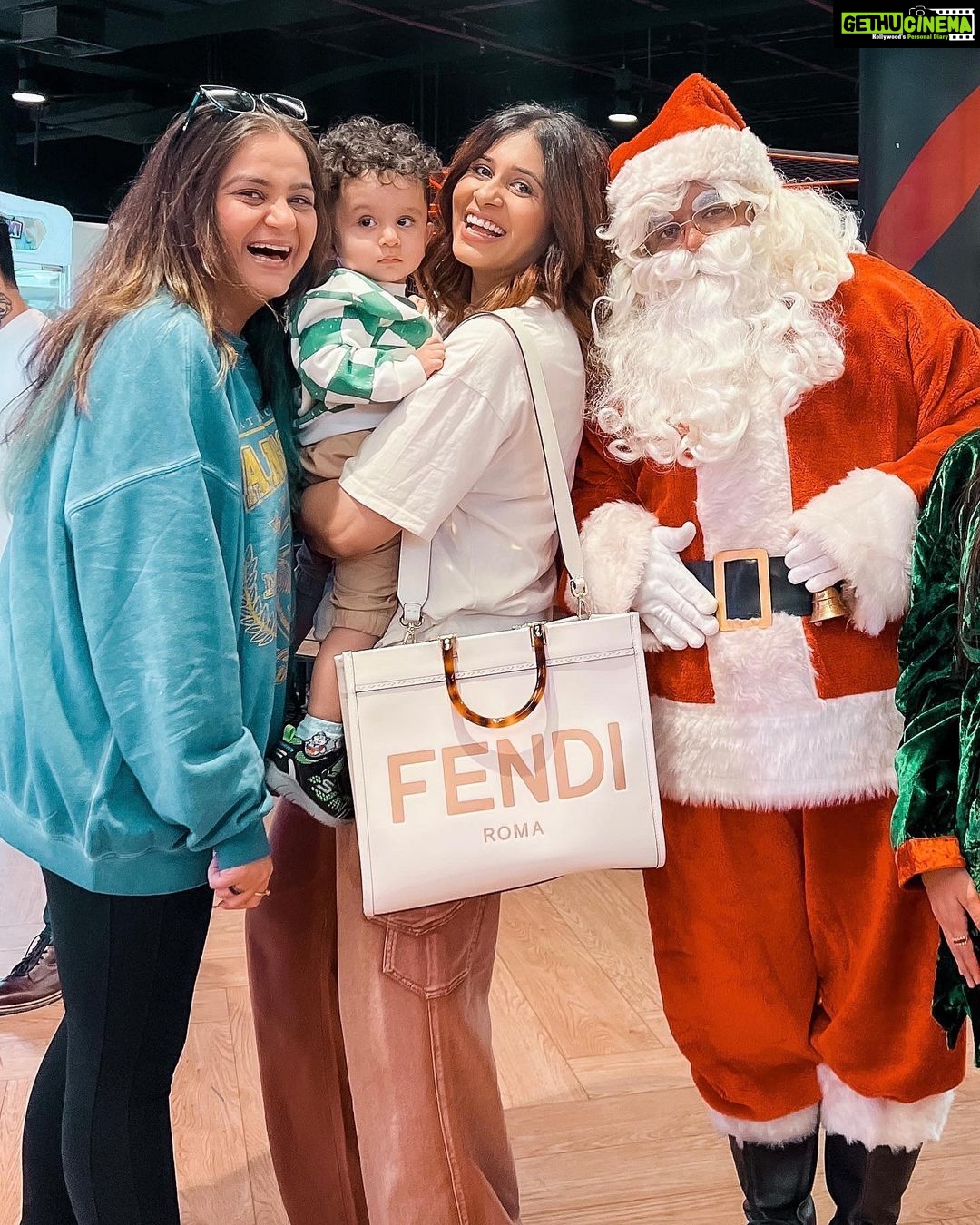 Kishwer Merchant Instagram - Christmas Eve ❤️🥂