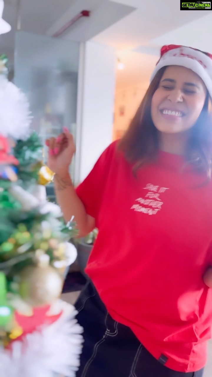 Kishwer Merchant Instagram - Christmas with Fam ❤️ Skirt @urbanic_in
