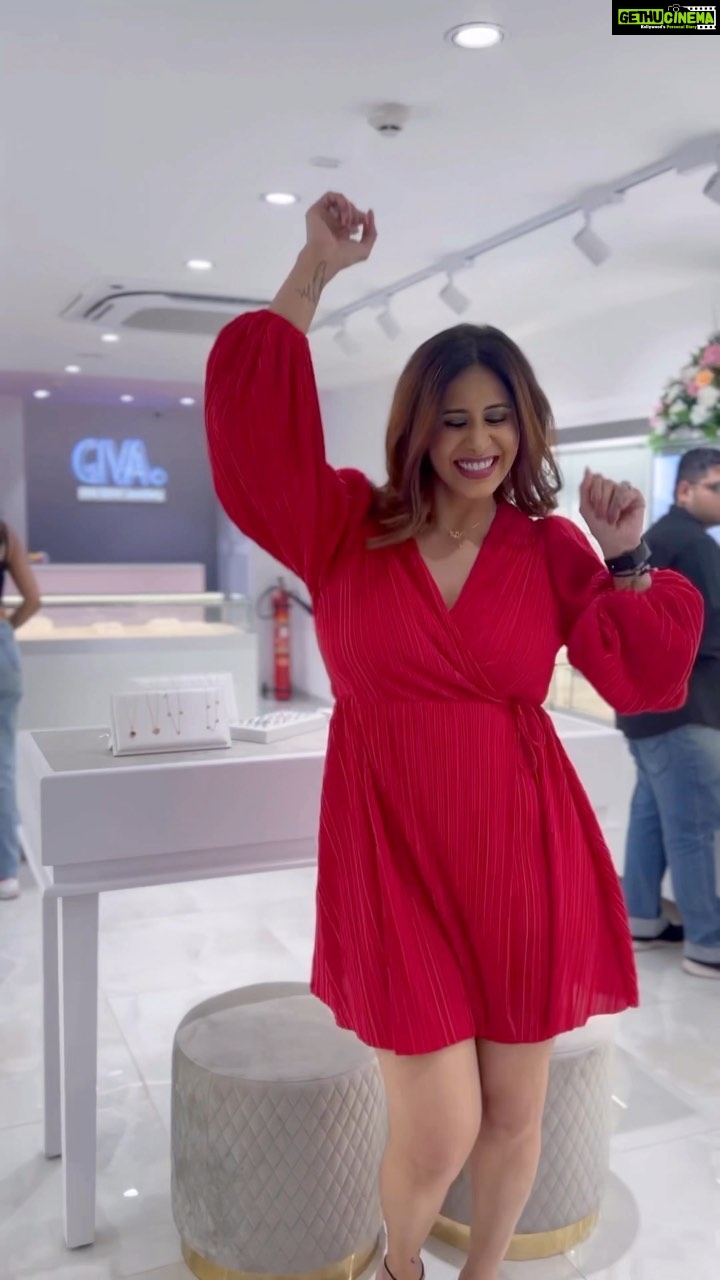 Kishwer Merchant Instagram - Giva store opens at Phoneix Palladium Mumbai ❤️ You must check it out .. casual , traditional , party wear and very chic jewellery available here @giva.co . Special Thanks to @gur4neet ❤️
