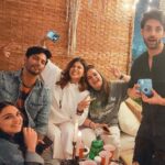 Kishwer Merchant Instagram - Kiss of Love 🥂 2023 looking forward ❤️ Thank u @karanwahi for a super fun evening,also the food was 🤤 Thank u @sehban_azim and @ash4sak for the clicks ❤️