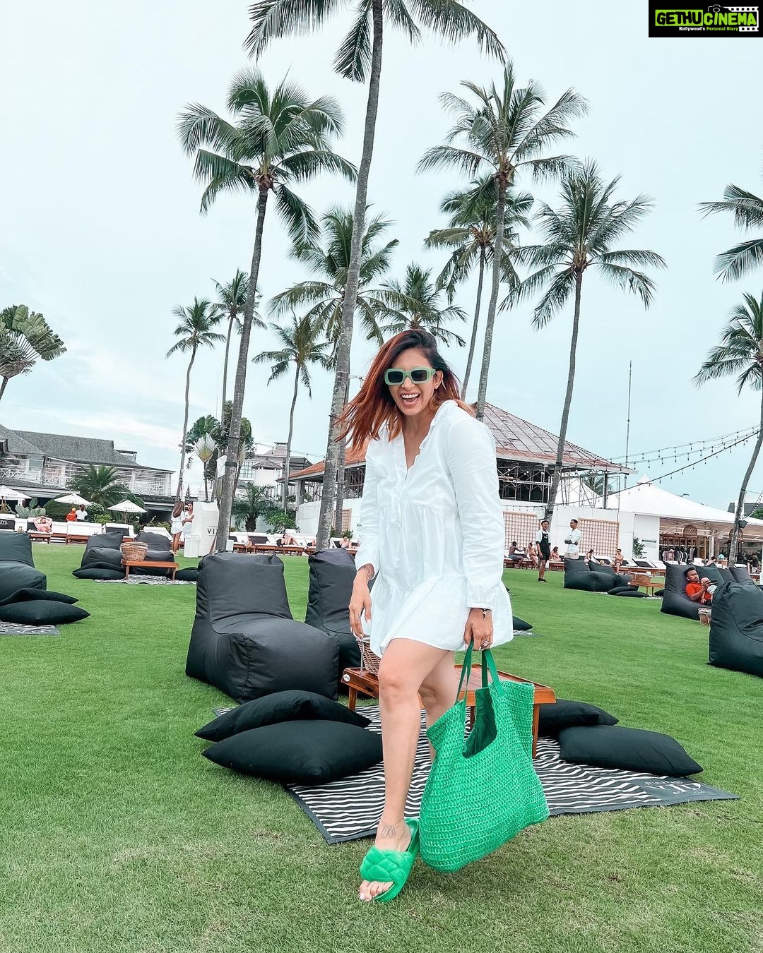 Kishwer Merchant Instagram - Posting yesterday's pics , coz aaj rain ne din waste kar diya ðŸ˜ðŸ™„ #baliweather