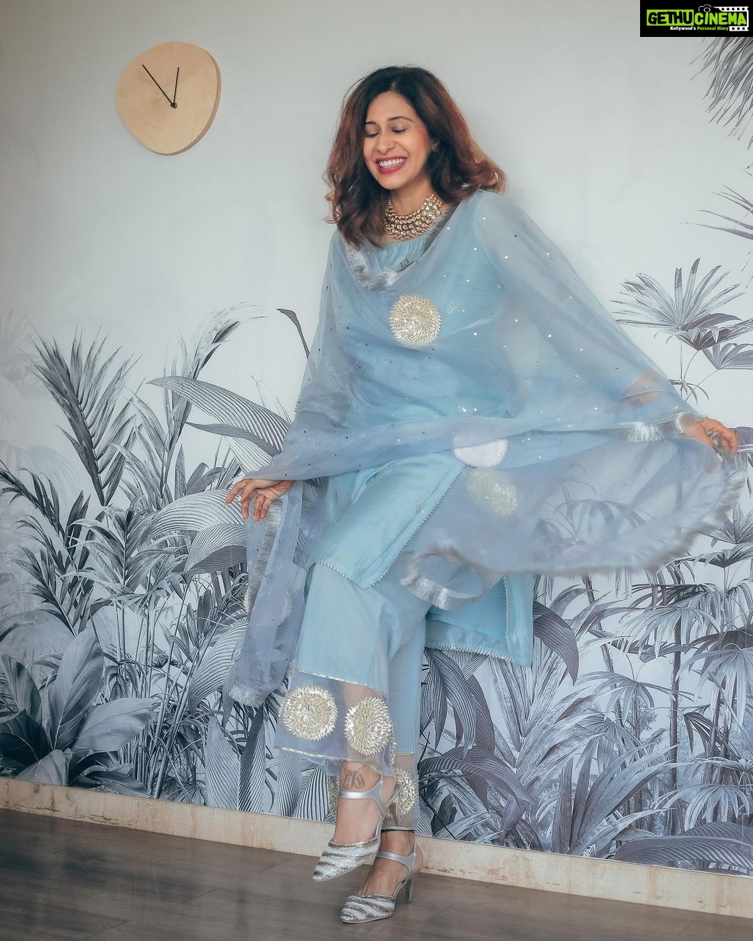 Kishwer Merchant Instagram - about last night 😁 Outfit @theloom.in Clicked by @rohitmalekar1