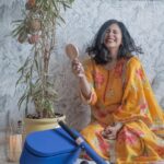 Kishwer Merchant Instagram - Getting ready on Karwachauth or any other day is easy - peasy with my @dyson_india #dysonairwrap 😁 Make up - ME Hair @dyson_india Click @rohitmalekar1