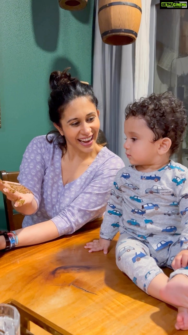 Kishwer Merchant Instagram - Mehndi Sesh with MIL @rai.ranjana Also @nirvair.rai very curious and fascinated about what's happening 🤩❤️ Happy Karwachauth everyone ❤️ Mehndi by @nails_n_henna_by_chandnihemdev @mehndi__by__yasmeen