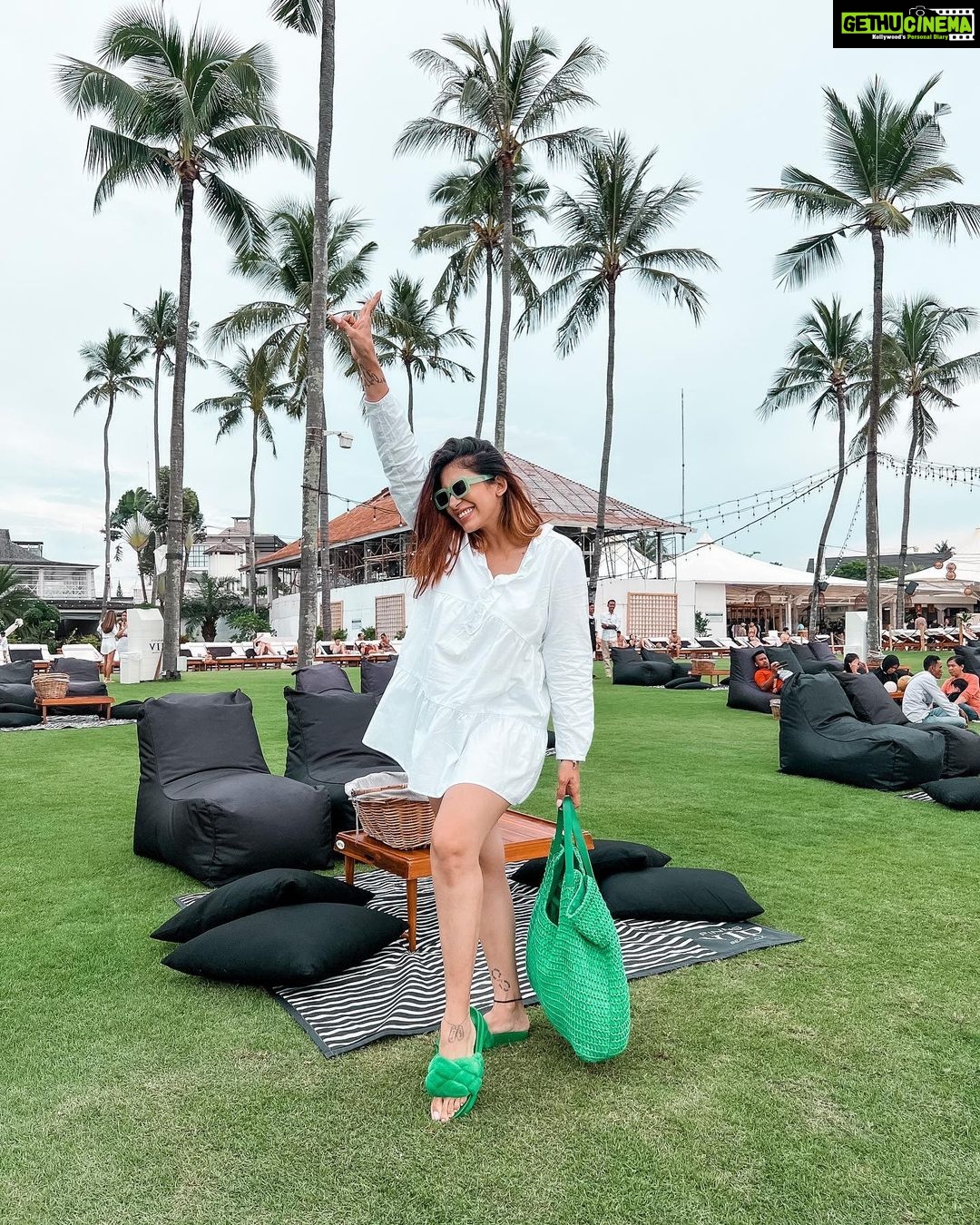 Kishwer Merchant Instagram - Posting yesterday's pics , coz aaj rain ne din waste kar diya ðŸ˜ðŸ™„ #baliweather