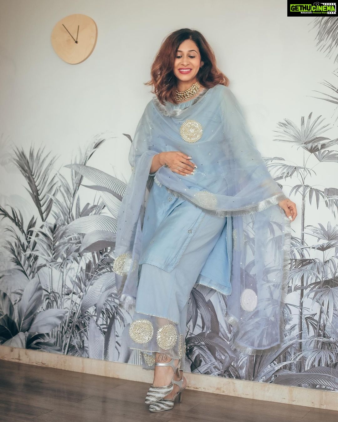 Kishwer Merchant Instagram - about last night 😁 Outfit @theloom.in Clicked by @rohitmalekar1