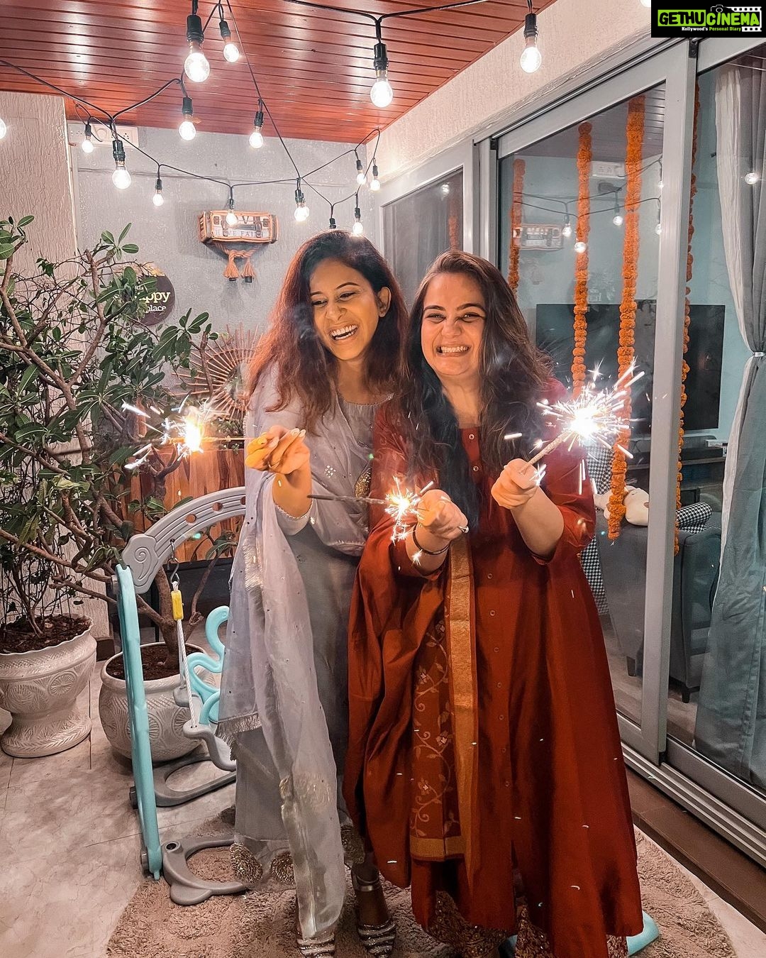 Kishwer Merchant Instagram - Happy Diwali ❤️