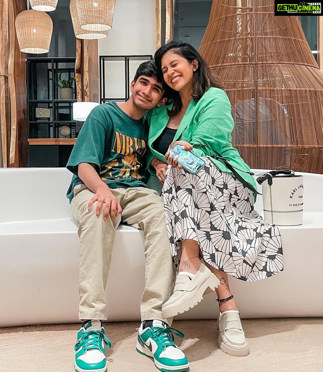 Kishwer Merchant Instagram - Modern Family ❤️