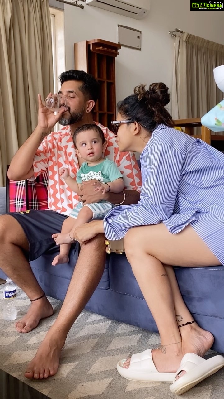 Kishwer Merchant Instagram - family that drinks together stays together 😂 @nirvair.rai @suyyashrai