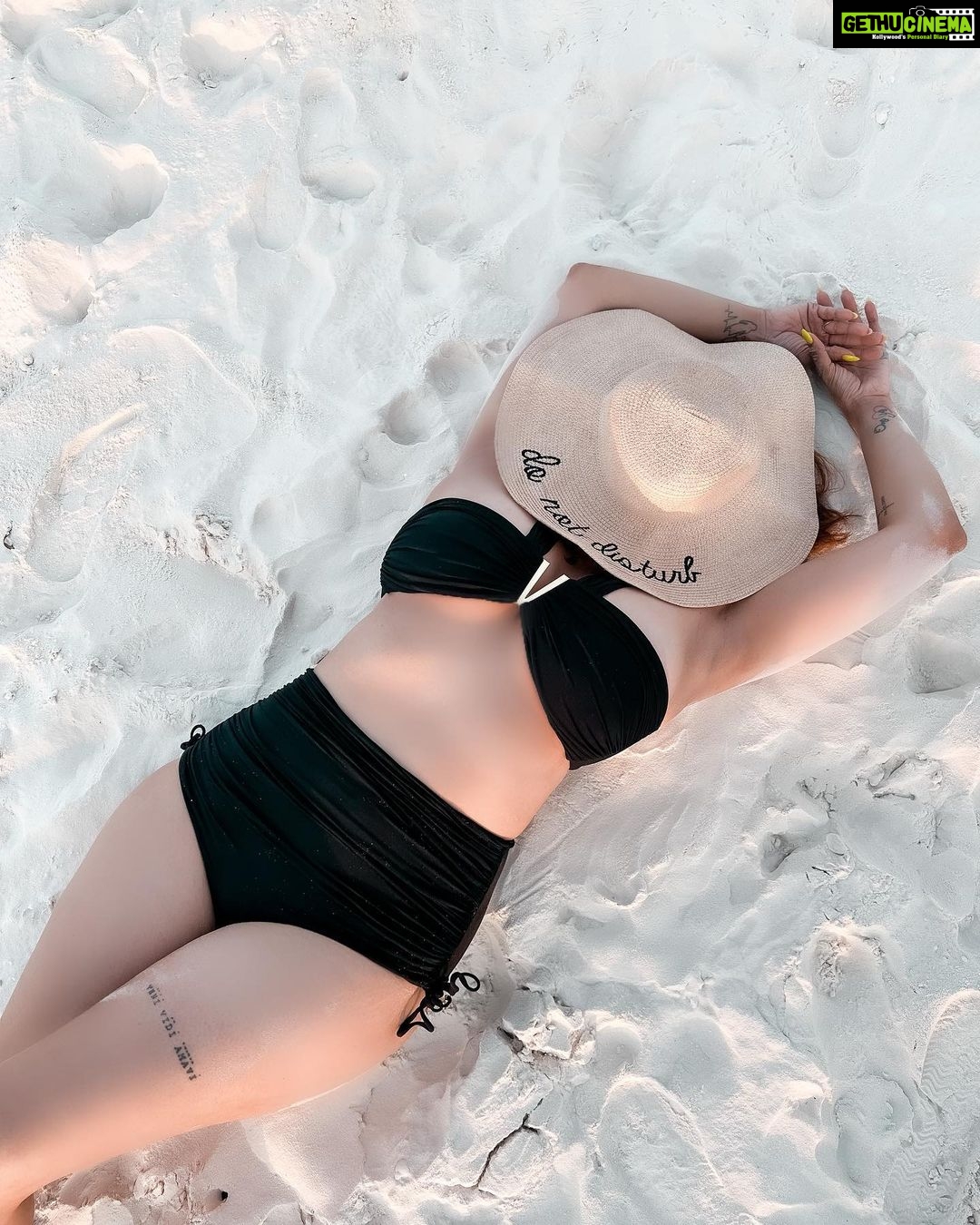 Kishwer Merchant Instagram - Vacay Mode 🥂 #mandatorypic Bikini @tizzi.official Makunudu Island