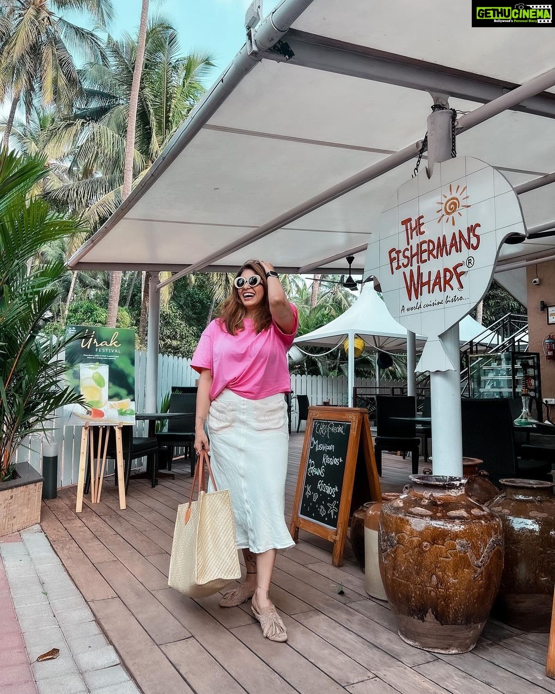 Kishwer Merchant Instagram - Last Evening in Goa 🙃🙂 Holiday over 🙄 Btw very good food, must-visit !!
