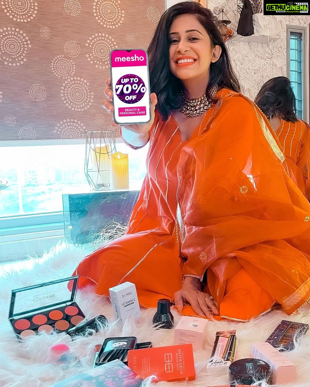 Kishwer Merchant Instagram - I have stocked up my favourite beauty products to be festive ready. What about you? Grab the most exciting deals only on ⭐️ Meesho's Mega Blockbuster Sale ⭐️ between 23rd to 27th September. @meeshoapp Here are some of my favourite picks !! 1. (Product Id: 82852917) Makeup Kit Combo 2. (Product Id: 21268610) Sunisa 3 in 1 Air Cushion CC and BB Cream Waterproof Foundation 3. (Product Id: 66530104) Premium Shills White Kajal Pencil 4. (Product Id: 76589827) Set of Makeup Brushes and Rose Gold Makeup Eyeshadow Palette #Meesho #MeeshoApp #MeeshoMegaBlockbusterSale #MeeshoShopping #FestiveSale #SaalKeSabseKumDaam