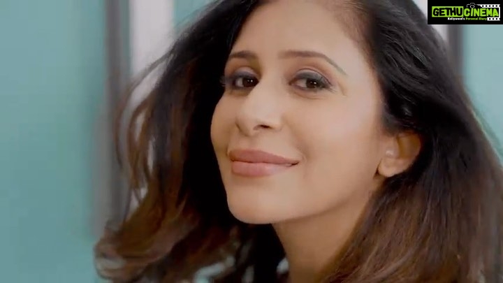 Kishwer Merchant Instagram - @streaxindia Touch Up lets me hide few, visible greys in a jiffy. It’s easy to apply and going to a salon just for root touch up is now a thing of the past. Go, try it now! #TouchUp #StreaxTouchUp #10min #HairColour #Beard #Moustache #NoAmmonia #RootTouchUp