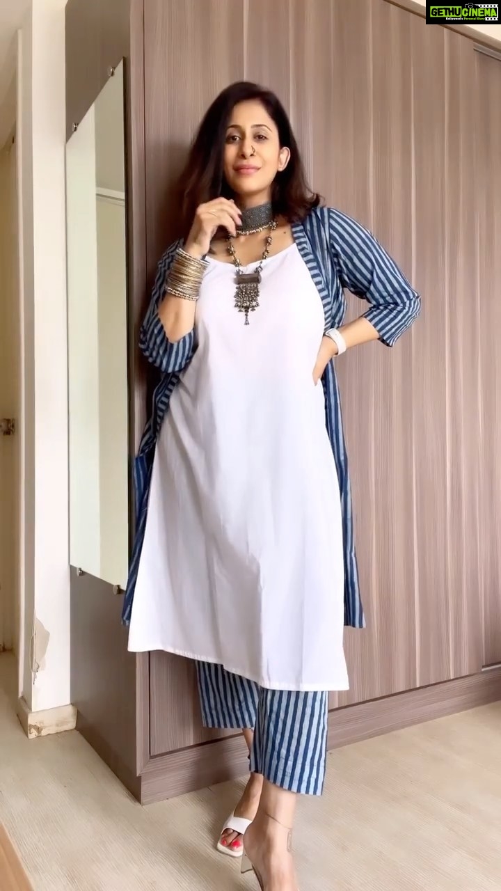 Kishwer Merchant Instagram - For the love of this song ❤️ Wearing @tilohri.india PR @_anushkapuri_ Heels @irasoles