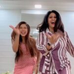 Kishwer Merchant Instagram - Kiwiiiii ke saath Chicken wings🐣🐥 #chickenwings #trendingreels#trendingsongs #reelitfeelit #funonset #instagramreels #reelsinstagram #kyy #voot #happypeople