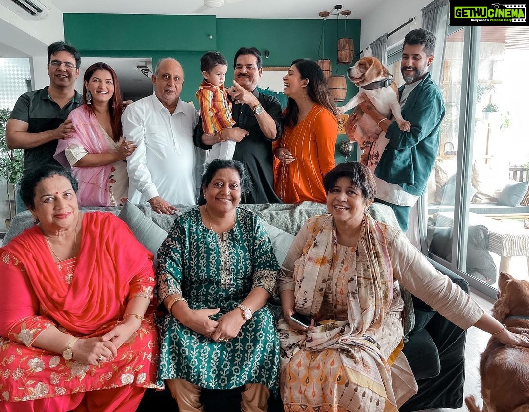 Kishwer Merchant Instagram - Eid Mubarak to All from Us to You❤️