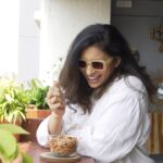 Kishwer Merchant Instagram - Who doesn’t love a day out in the sun? I used to worry about the harmful effects of UV rays on my skin, but not anymore. My secret to protecting my family’s skin from within is a handful of almonds daily, making our sunny outings worry-free! Go and add these crunchy brown nuts to your skincare routine now! #BadamAndMommy #MommyAndBadamStory #MaaRecommendsBadam #JabWeMetBadam #MommyLovesBadam