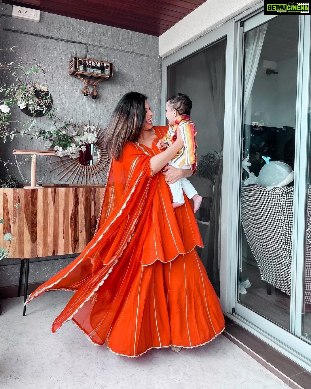 Kishwer Merchant Instagram - All we did was click pics 😁🤩 @raishrutirai @nirvair.rai Outfit @aachho X @dinky_nirh