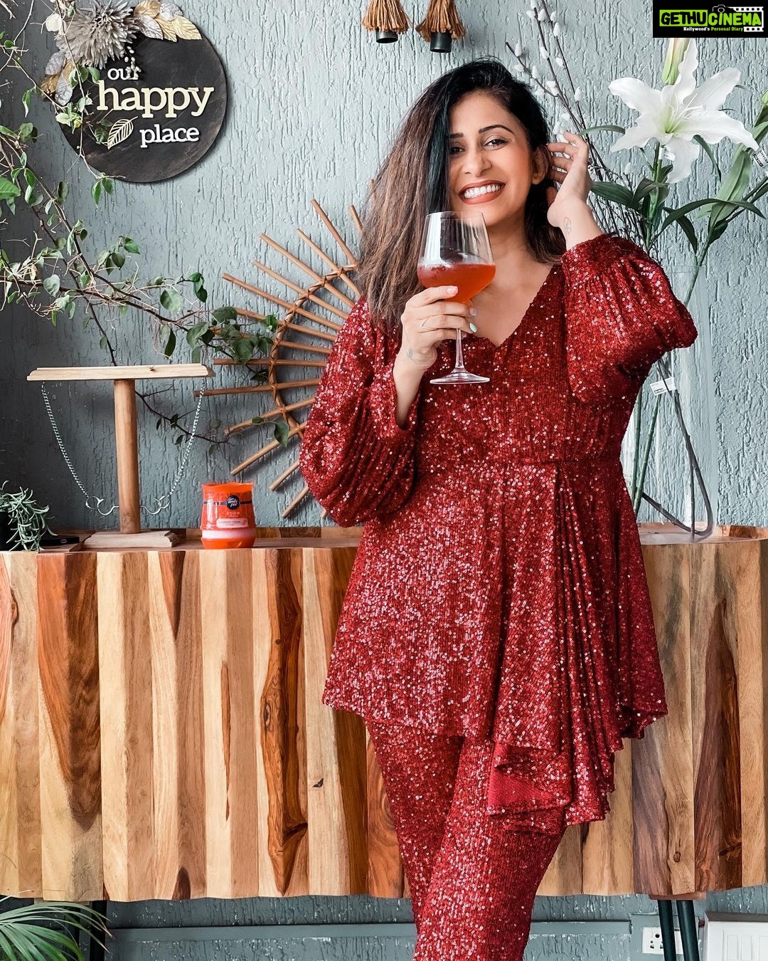 Kishwer Merchant Instagram - Ambipur has launched their new Moodtherapy collection. These Unique Fragrances set an amazing mood in my home. This really feels like a ‘Moodtherapy’. The packaging looks so premium and beautiful I can even keep it on my desk or dining table like a decorative piece. It comes with this amazing feature of ‘adjustable fragrance level’. Now I can adjust the fragrance basis his mood! It always helps me maintain happy and relaxed mood in my home. #AmbiPurHomeGel #SetTheMoodWithScentsSoGood #MoodtherapyCollection #BreatheHappy @ambipurin