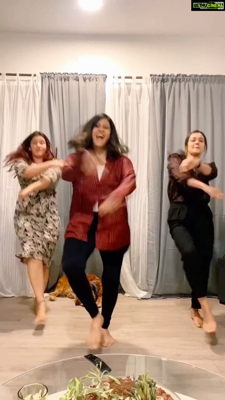 Kishwer Merchant Instagram - Dancing too hard 😱🤣 @raishrutirai @vanisood95 @karanwahi this is for you❤️, don't judge just coz u danced so well 😆😆
