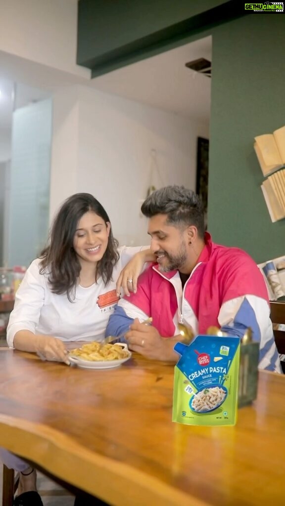 Kishwer Merchant Instagram - Suyyash and I are both foodies and we absolutely love white sauce pasta! But you know na how difficult it is to make delicious pasta at home without doing extra mehnat? That is why I'm so happy I found @chefbossindia and their yummy Creamy Pasta Sauce. Bilkul restaurant jaisa pasta, ready in 15 minutes! Toh chalo, leave everything and quickly buy ChefBoss Creamy Pasta Sauce from their website ChefBoss.com and get 30% off on using my code chefbossKM at checkout! Now cook like a boss and proudly say #IamChefBoss #iamchefboss #chefboss #chefbosskm #chefbossxkishwermerchant #pasta #pastalovers #pastasauce #whitesaucepasta #foodie #snacks #creamypasta #quickrecipe #sauce #yummy #tasty #food #foodlovers #foodiesofinstagram #foodies #foodiesofindia