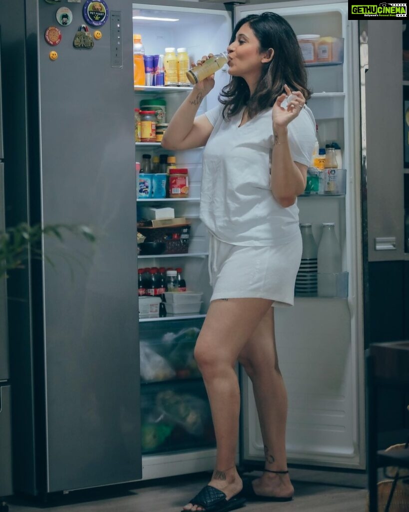 Kishwer Merchant Instagram - I have kept the summer heat away by quickly hopping on to buying a brand new refrigerator from Tata CLiQ's Cool Summer Sale. You can too. The sale is on from 23rd to 27th March, with up to 50% off on AC’s, Fans, Coolers and refrigerators. Buy now!! Use my discount code LA5000 for an additional 10% discount ! @tatacliq #CoolSummerSale #TataCLiQ #electronicssale #sale #beattheheat #summersale #CoolSummerSale #electronicssale #sale #beattheheat #summersale