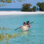 Kishwer Merchant Instagram - this was so fun .. 🫰🏻 we kept going round and round and round 🫣🤣 @makunuduisland 👌👌 clicked by @travelly.world