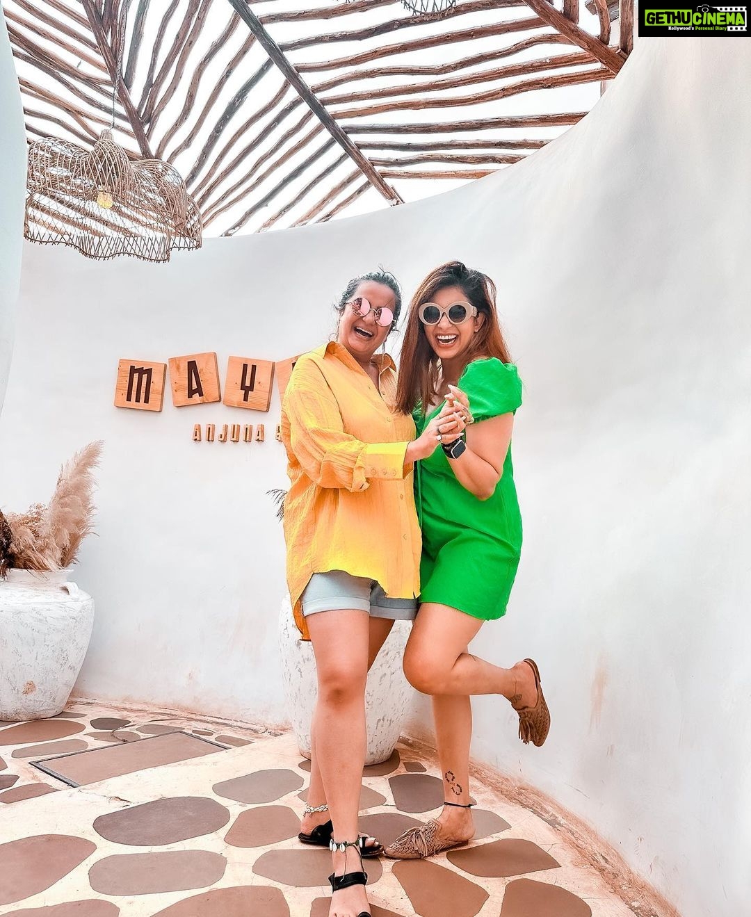 Kishwer Merchant Instagram - On my way to YOU bestie ❤️ #goa #goadiaries #friendshipgoals #bestie 🧿😇