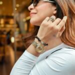 Kishwer Merchant Instagram - Be a timeless classic in a world full of fast moving fashion. Here's a look at my favorite @versace timepiece. #Versace #VersaceWatches #Classics #influencerstyle #fashioninfluencer #collaboration