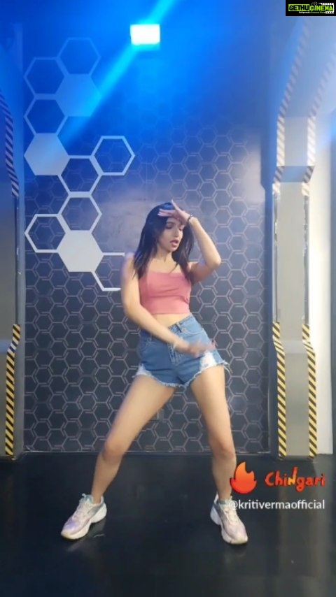 Kriti verma Instagram - Bcz some trends are trending 🔥 . . . . . . #kriti #dance #trending #viral #explore #foryou #biggboss #MTV #Roadies #actor