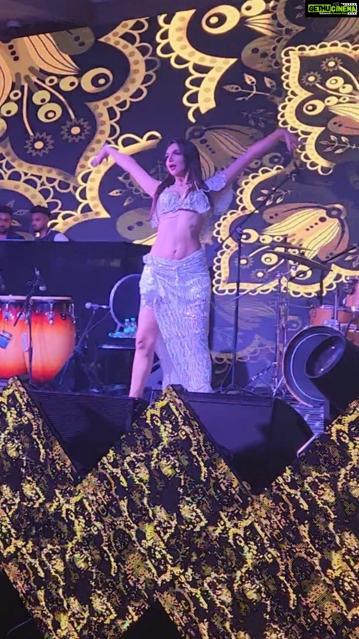 Kriti verma Instagram - New Years Eve 🧿 . . . . . . . . #dance #kriti #kritiverma #event #eventdiaries #show #tajpalace #2023 #celebrityappearance #celebritydance #showdiaries #jaimatadi 🙏