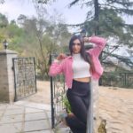 Kriti verma Instagram - Behind every strong person is a story that gave them two choices : Sink or Swim ✌️ . . . . . . #kriti #kritiverma #roadies #biggboss #MTV #colors #foryourpage #foryou #kritivermaofficial #jaimatadi🙏 #explore #viral #viralpost #trending #jaimahakal