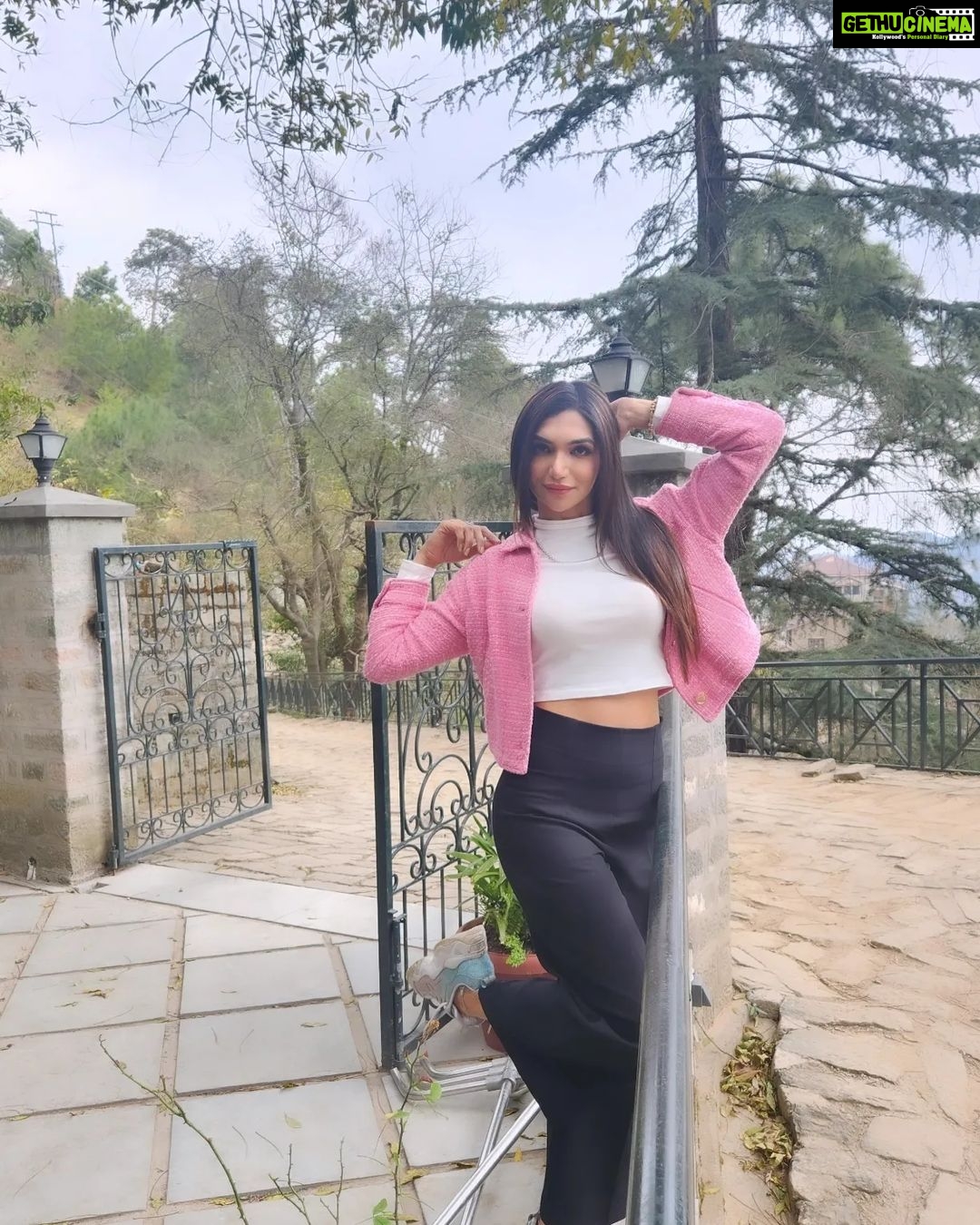 Kriti verma Instagram - Behind every strong person is a story that gave them two choices : Sink or Swim ✌️ . . . . . . #kriti #kritiverma #roadies #biggboss #MTV #colors #foryourpage #foryou #kritivermaofficial #jaimatadi🙏 #explore #viral #viralpost #trending #jaimahakal