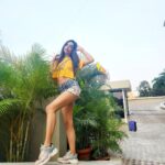 Kriti verma Instagram - I am not short. I am just more Down to Earth than Others ✌️ . . . . . . . #kriti #kritiverma #tallgirl #actor #model #explore #India #foryou #foryourpage #instagood #post #biggboss #MTV #Roadies #raodiesxtreme #jaimatadi🙏